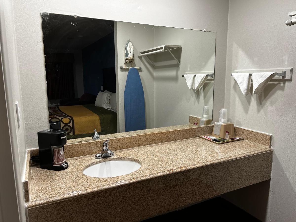 Economy Inn Ashdown Bagian luar foto